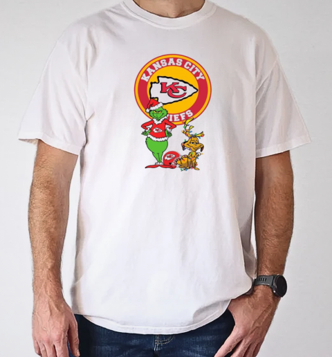 Grinch And Max Kansas City Chiefs Merry Christmas 2024 T-Shirt Classic Men's T-shirt