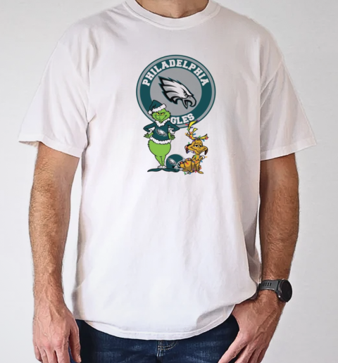 Grinch And Max Philadelphia Eagles Merry Christmas 2024 T-Shirt Classic Men's T-shirt