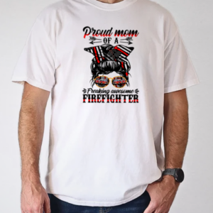 Proud Mom Of A Freaking Awesome Firefighter T-Shirt Classic Men's T-shirt