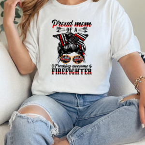 Proud Mom Of A Freaking Awesome Firefighter T-Shirt Classic Women's T-shirt